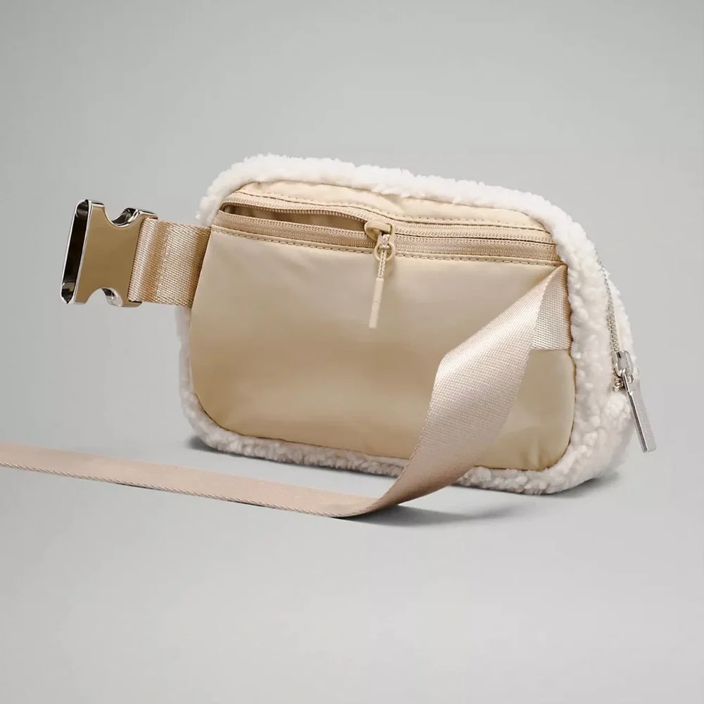 LULULEMON Everywhere Belt Bag Natural Ivory Fleece NWT - Picture 3 of 9